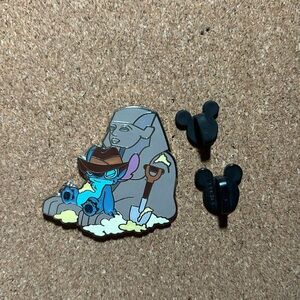 Stitch Pin-tique limited edition of 300 adventurer Disney trading pin